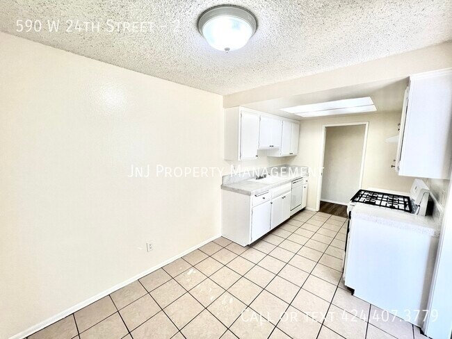 Building Photo - 590 W 24th St