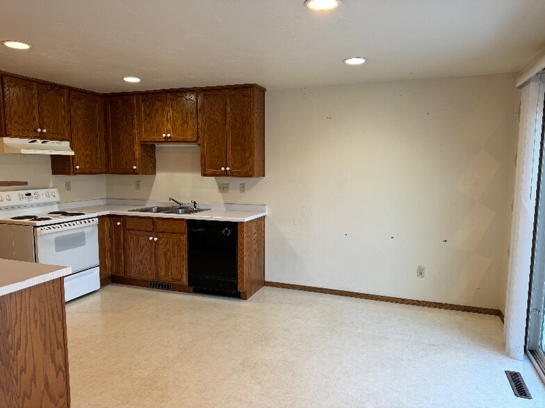 Building Photo - 706 Parkview Rd