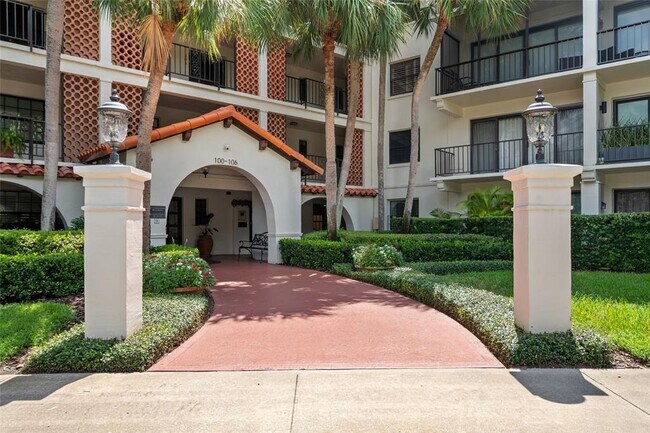 Primary Photo - 104 S Interlachen Ave