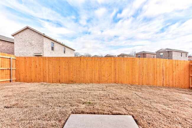 Building Photo - 2011 Delphine Dr