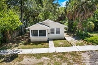 Building Photo - Cute 3bdrm/1bath home with porch & large y...