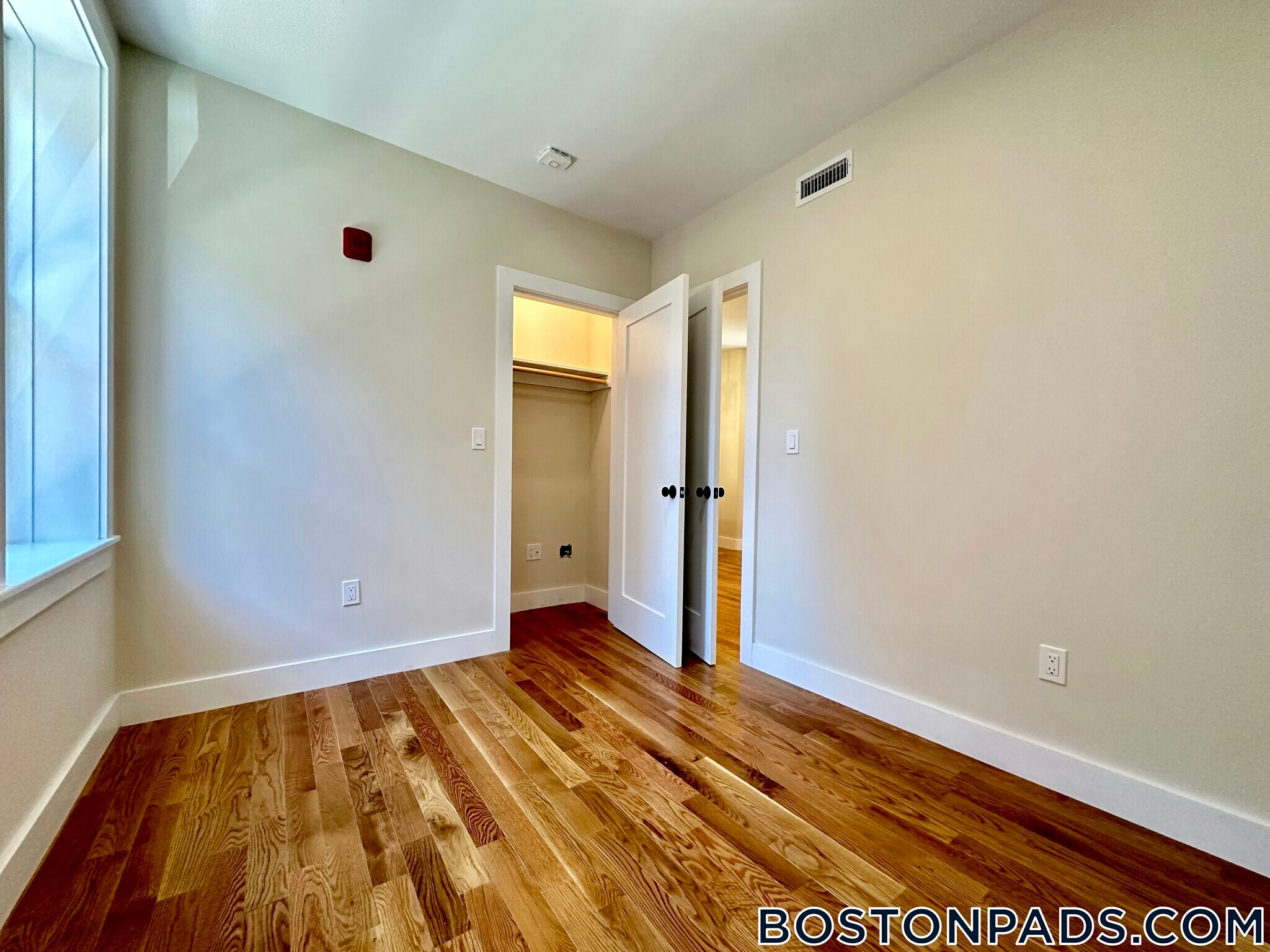 Building Photo - 64 N Margin St