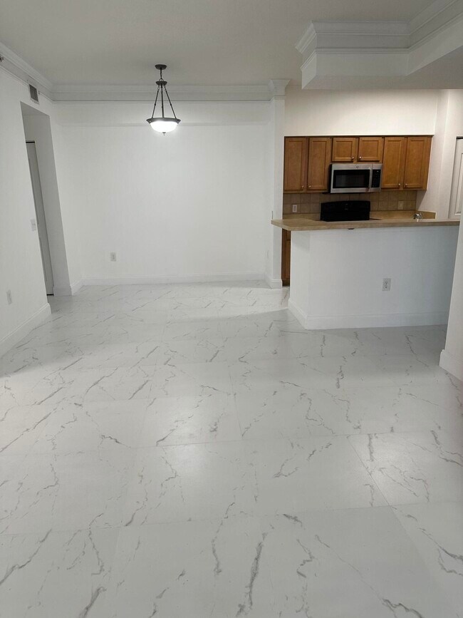 Building Photo - 9873 Baywinds Blvd
