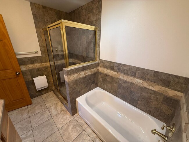 Building Photo - 3 Bed 2 Bath Large Semi-Rural Modern Beautiful Home