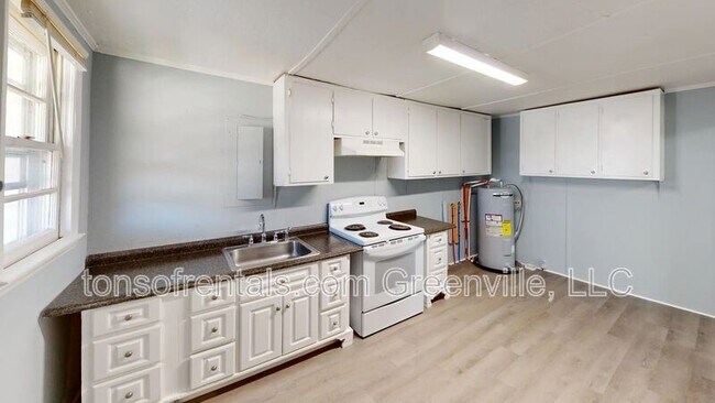 Building Photo - 3A Santuck St