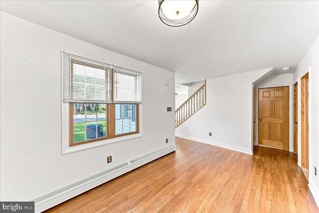 Building Photo - 110 E Hoffecker St