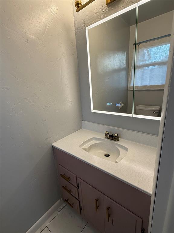 Building Photo - 800 N Markwell Ave