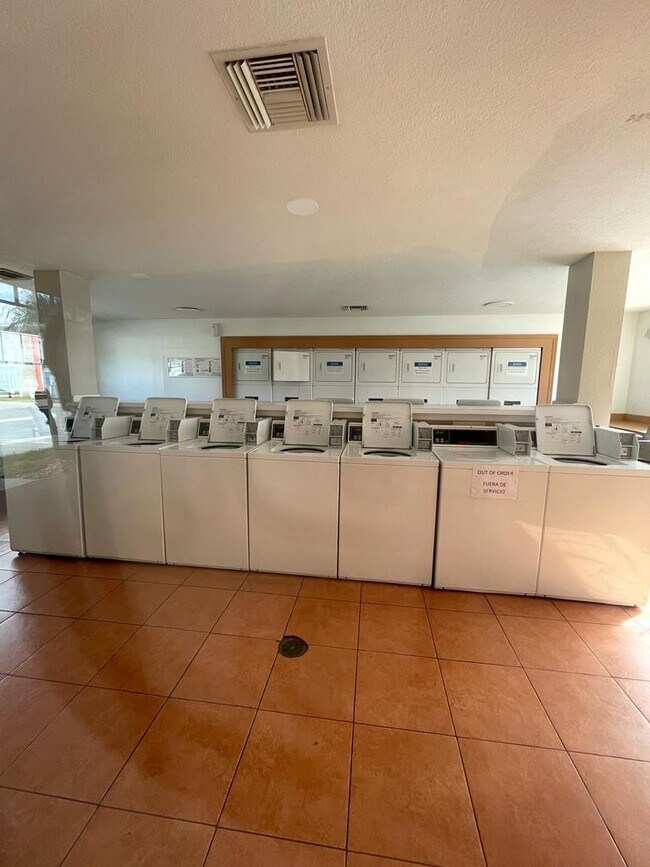 Building Photo - 4105 Tropical Isle Blvd