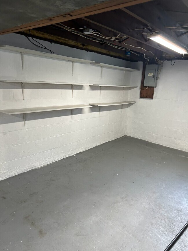 Building Photo - 1610 Pettibone Ave