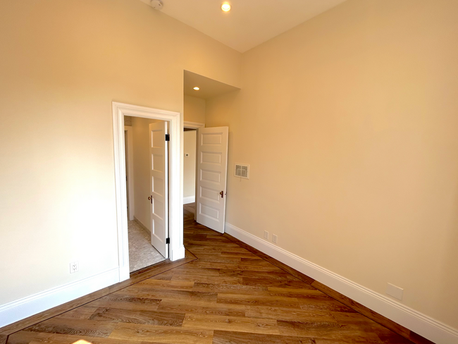 Building Photo - Lower Haight/Haight-Ashbury: Recently Remo...