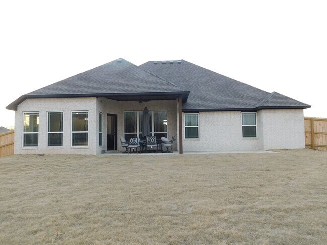 Building Photo - Luxury Home for lease near Arkansas College of Osteopathic Medicine (ARCOM)