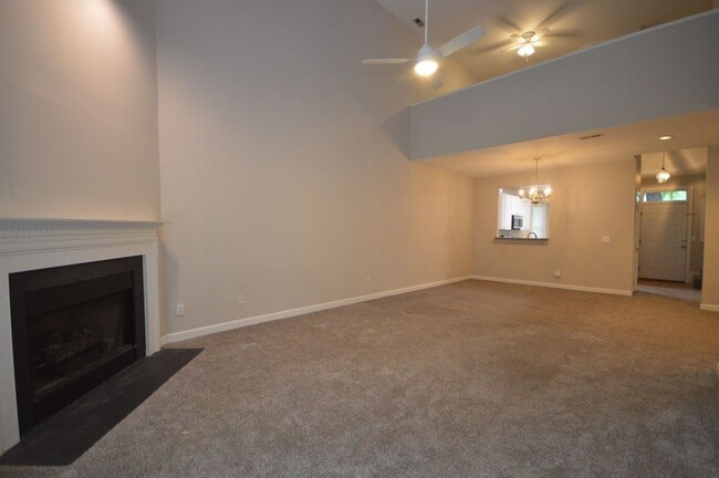 Building Photo - 3319 Philmont Dr