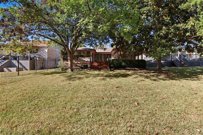 Building Photo - 1109 Lohmans Crossing Rd