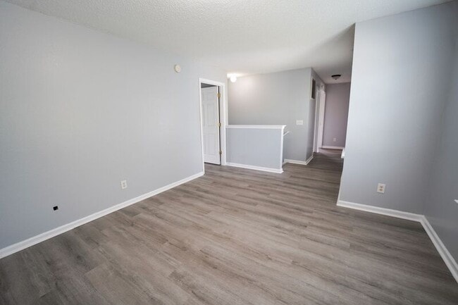Building Photo - 8 Willow Lakes Dr