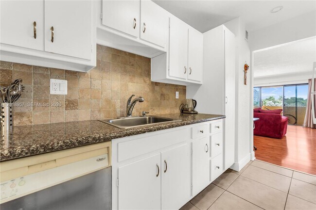 Building Photo - 525 Coral Wy