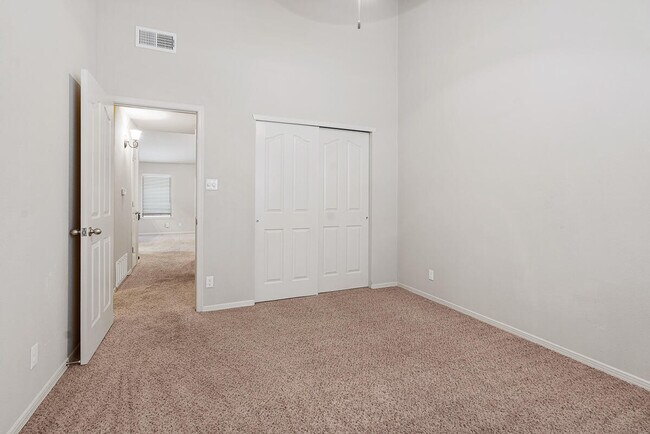 Building Photo - 11100 Bullseye St