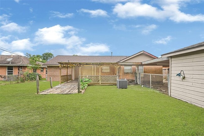 Building Photo - 702 Alta Vista Dr
