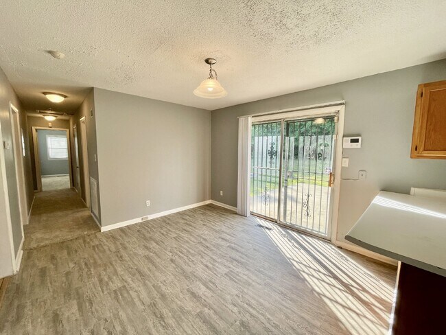 Building Photo - 3 Bedroom, 1.5 Bath RANCH Style NEST