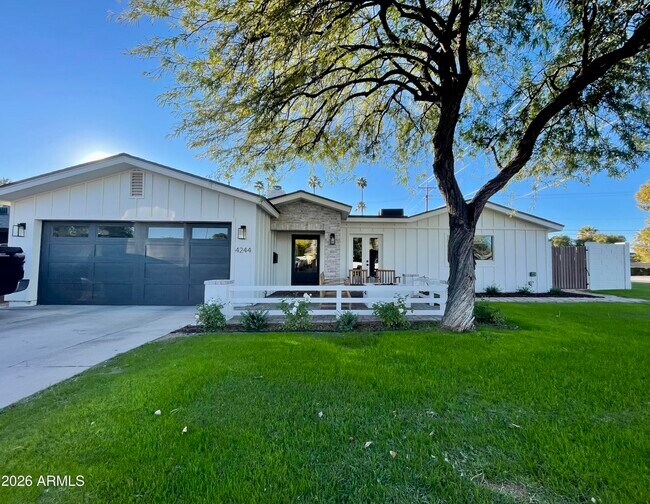 Building Photo - 4244 N 35th Pl