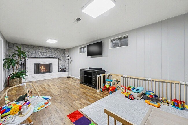 Building Photo - Gorgeous Home of Rental in Southern Gables Neighborhood!
