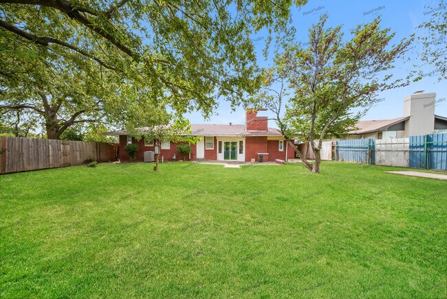 Building Photo - 821 SW 48th St