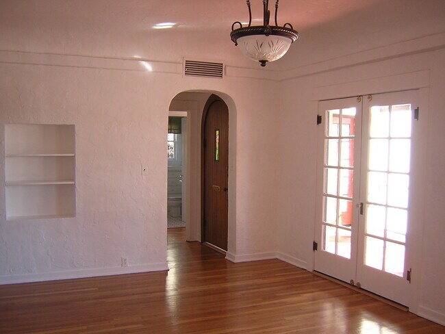 Building Photo - 1st