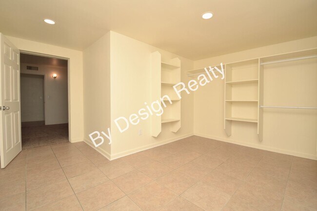 Building Photo - Pristine Remodeled Olive Grove 4 Bedroom 2...