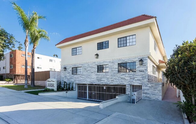 Building Photo - 544 E Tujunga Ave