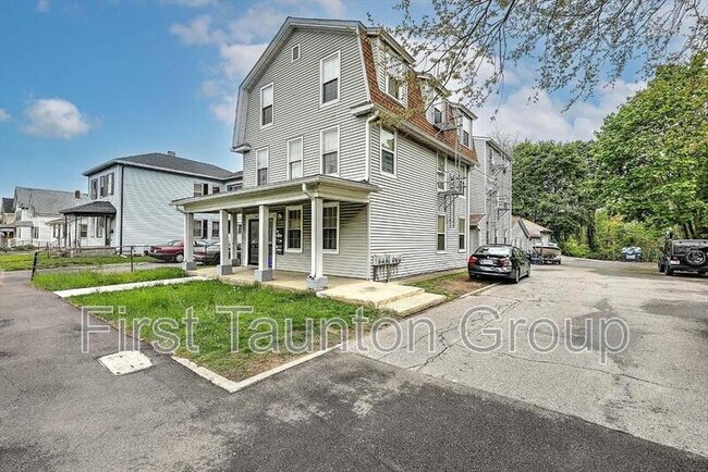 Building Photo - 458 Weir St
