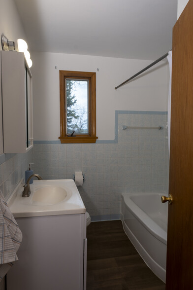 Building Photo - 713 Overhill Dr