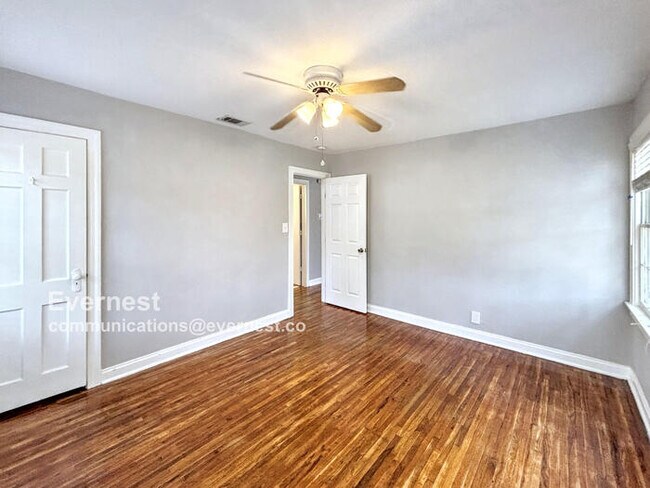 Building Photo - 208 Florence Dr