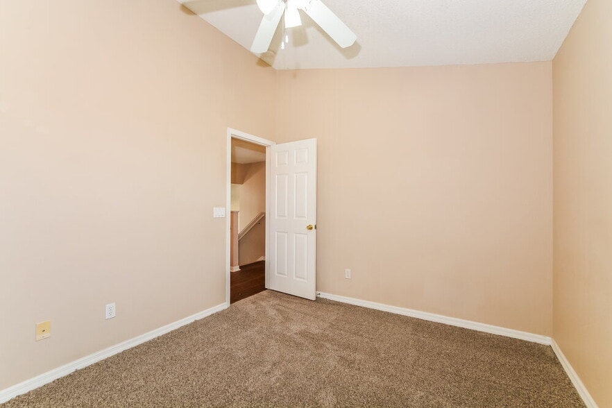 Building Photo - 671 Hardwood Cir