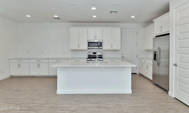 Building Photo - 9918 E Texas Ave