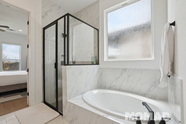 Building Photo - Spacious 5BR House in Buda