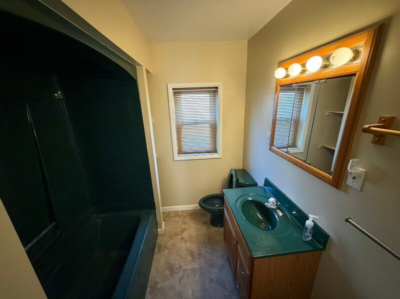 Building Photo - 1920 Middle St