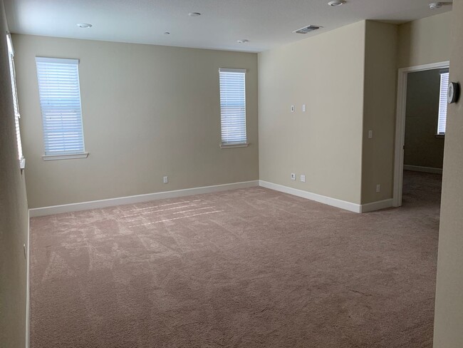 Building Photo - Newer "Next Gen" Home in Springlake/Woodla...