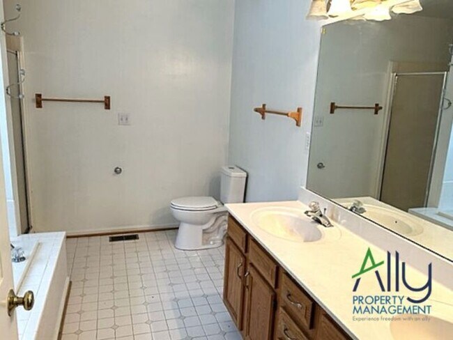 Building Photo - 1003 Wintergreen Ln