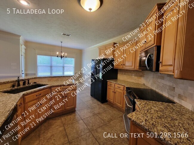 Building Photo - 5 Talladega Loop