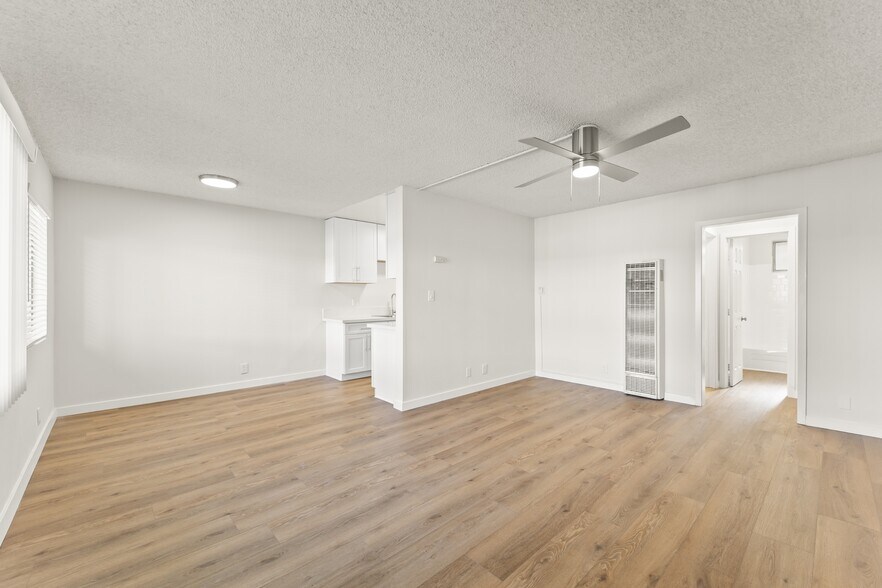 Building Photo - 3205 W 60th St
