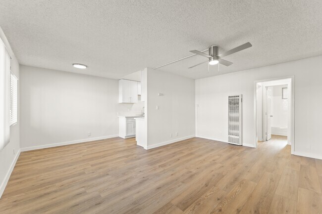 Building Photo - 3205 W 60th St