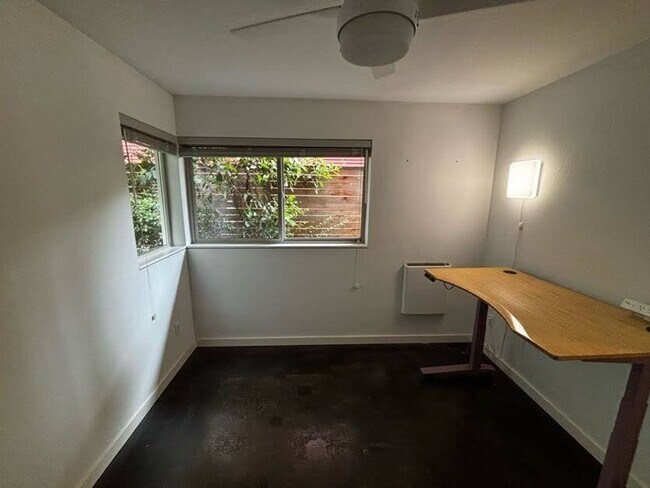 Building Photo - Modern Tri-Story in the heart of Capitol Hill