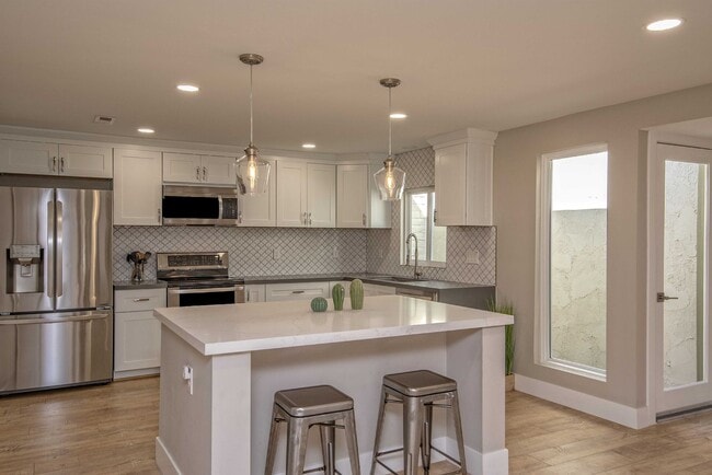 Building Photo - 7842 E MacKenzie Dr