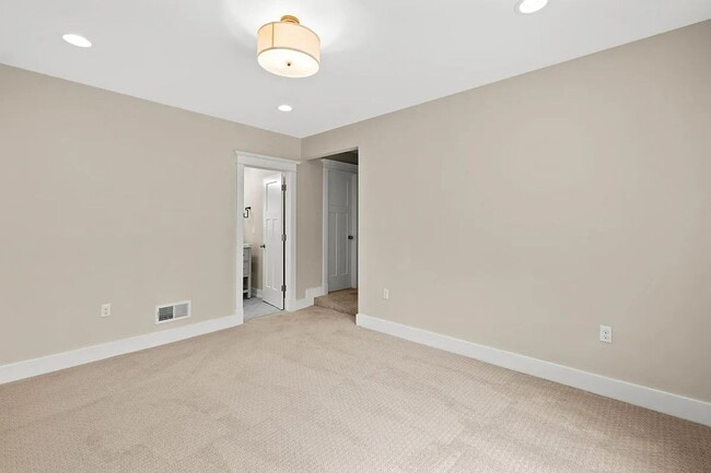 Building Photo - 5 Bed 5 Bath Single Family Home in Edgeworth