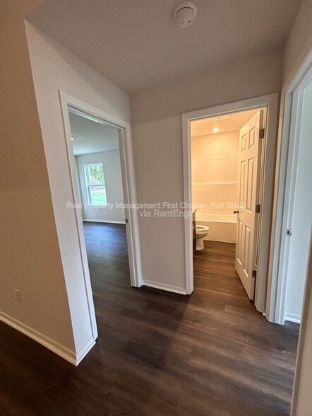 Building Photo - 10640 Cedar Wy