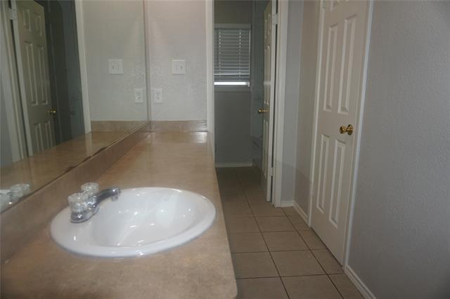 Building Photo - 2308 Warwick Ct