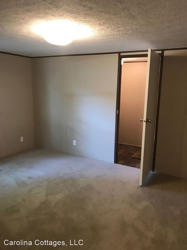 Building Photo - 2 br, 2 bath House - 56 Midland Lane