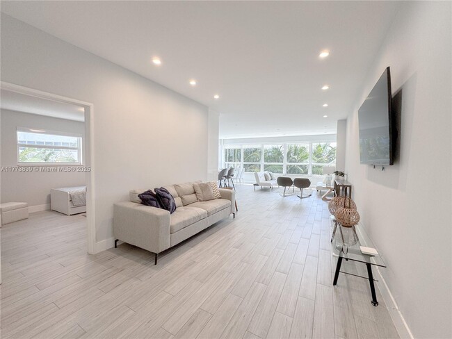 Building Photo - 4925 Collins Ave