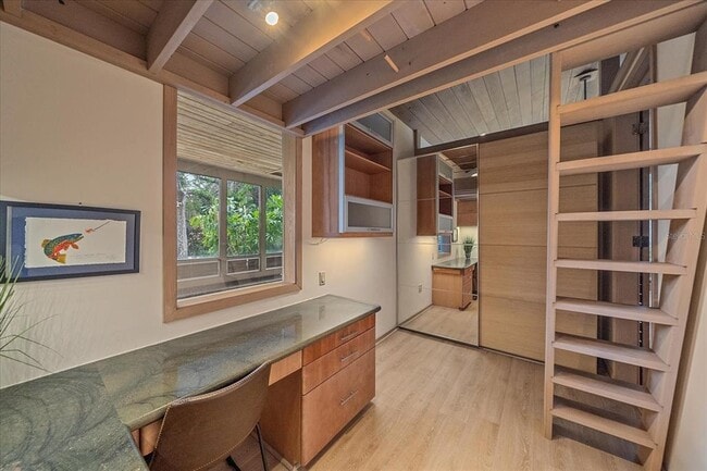 Building Photo - 3348 Old Oak Dr