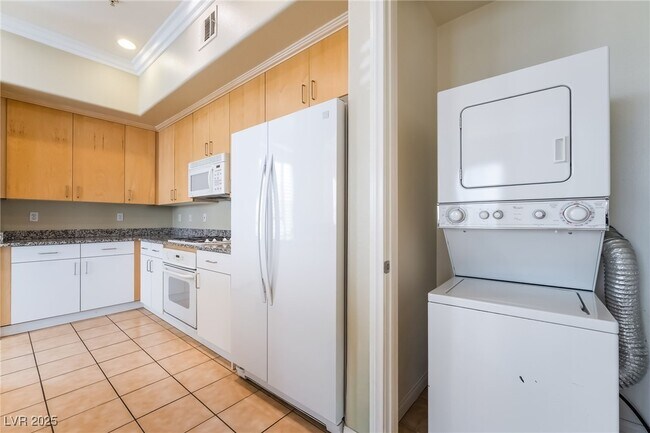 Building Photo - 50 E Serene Ave