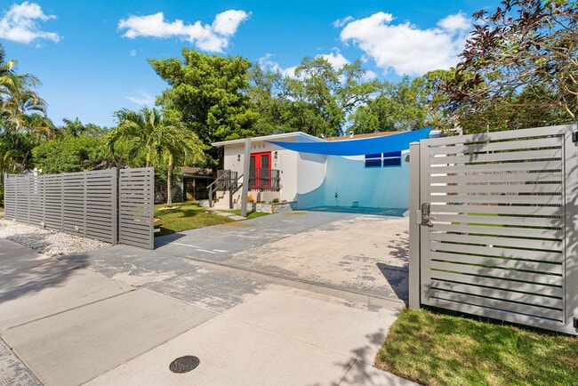 Building Photo - 1526 SW 20th Ave